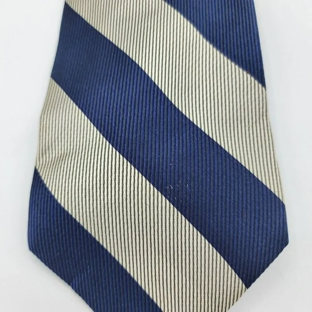 Tommy Hilfiger Men's Silk Necktie Navy Blue Silver Silk size 56 x 4